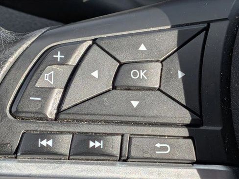 Used 2018 Nissan Rogue SV image 11