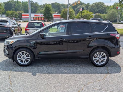 Used 2017 Ford Escape SE FWD image 2