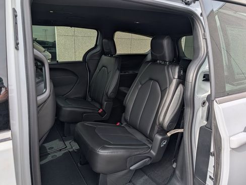 New 2026 Chrysler Pacifica Select AWD/4WD image 6