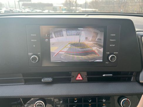Used 2025 Kia Sportage LX image 17
