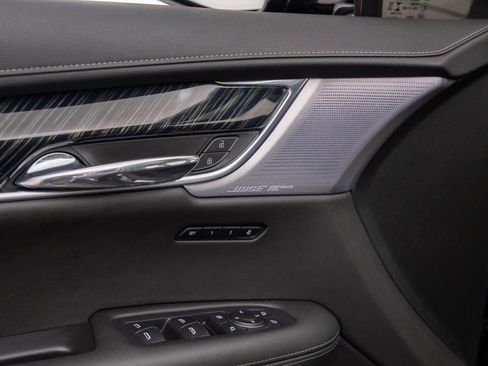 Used 2020 Cadillac XT6 Premium Luxury image 14