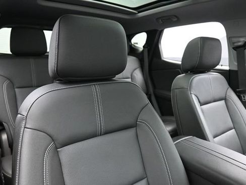 Used 2025 Chevrolet Blazer LT w/ Sound & Technology Package FWD image 31