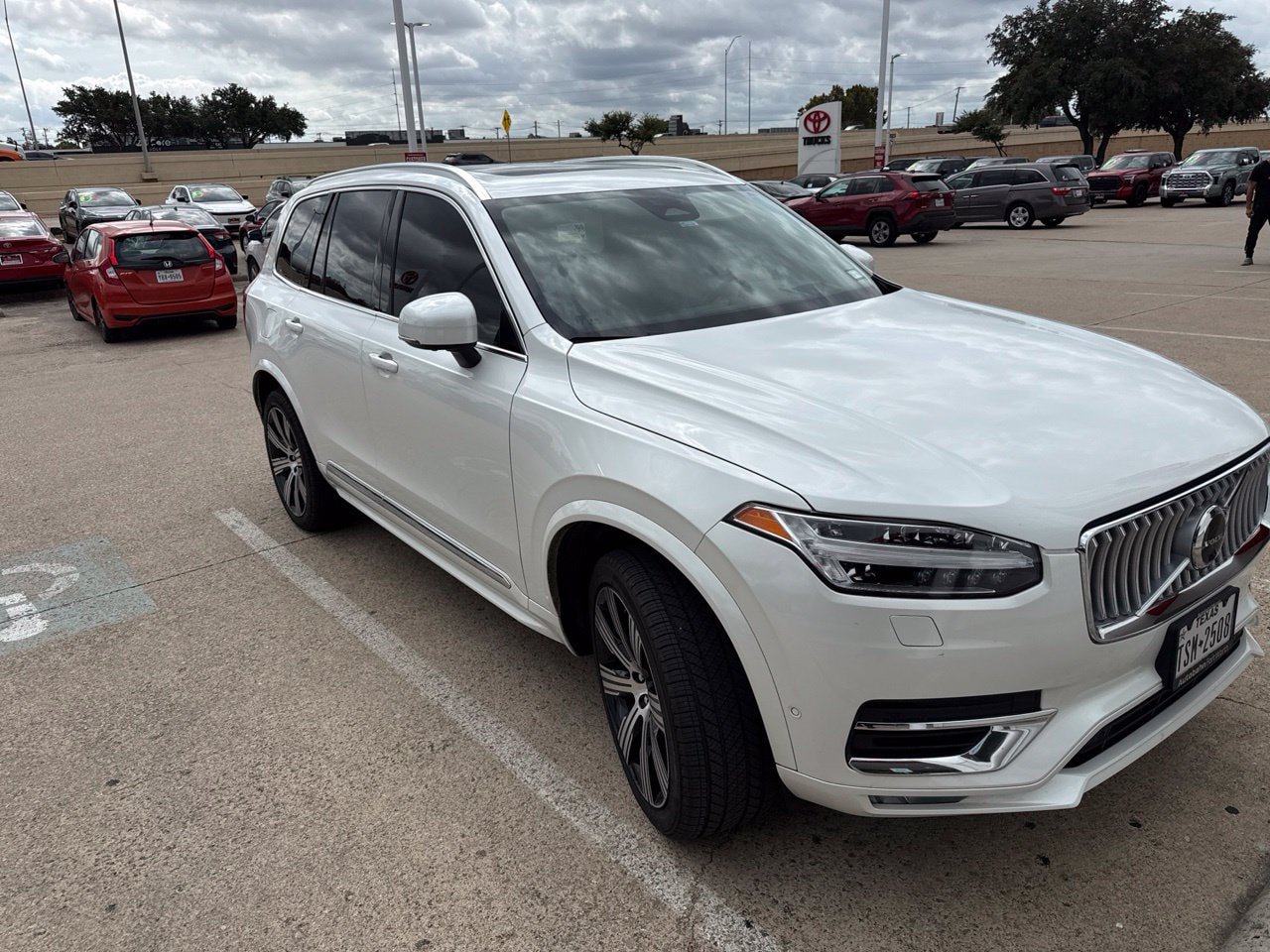 Used 2023 Volvo XC90 B6 Ultimate AWD/4WD image 3