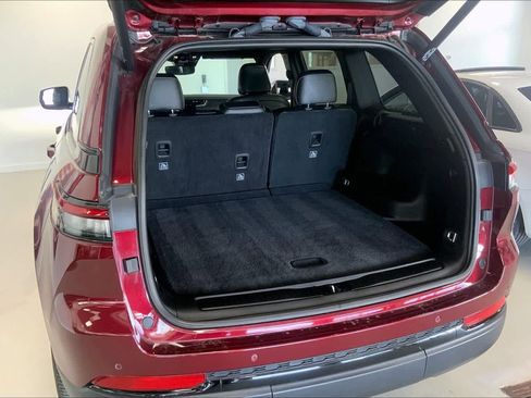 Used 2023 Jeep Grand Cherokee Altitude image 16