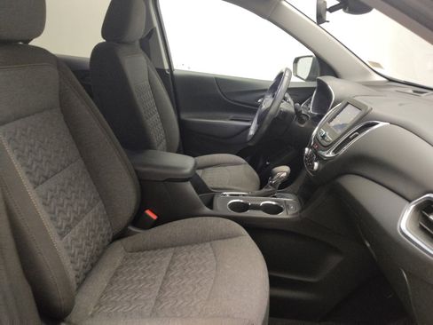 Used 2022 Chevrolet Equinox LT w/ Driver Convenience Package image 21