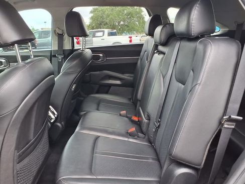 Used 2022 Kia Sorento S FWD image 19