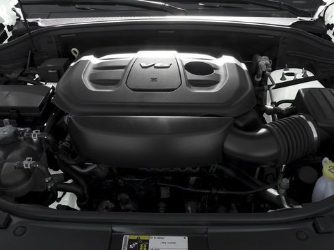 Used 2017 Jeep Grand Cherokee Altitude RWD image 16