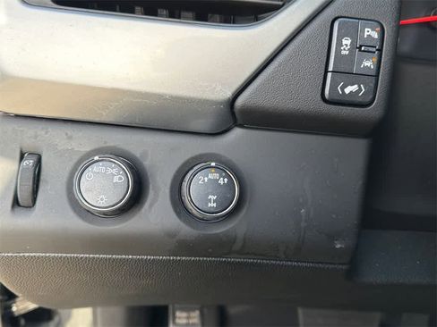 Used 2020 Chevrolet Tahoe LS w/ Enhanced Driver Alert Package image 28