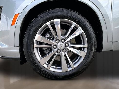 Used 2025 Cadillac XT6 Premium Luxury AWD/4WD image 8