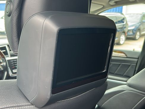 Used 2015 Mercedes-Benz GL 550 4MATIC image 19