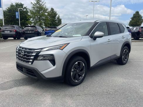 Used 2025 Nissan Rogue SV FWD image 3