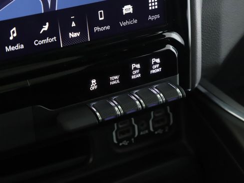 Used 2023 RAM 1500 Laramie AWD/4WD image 15