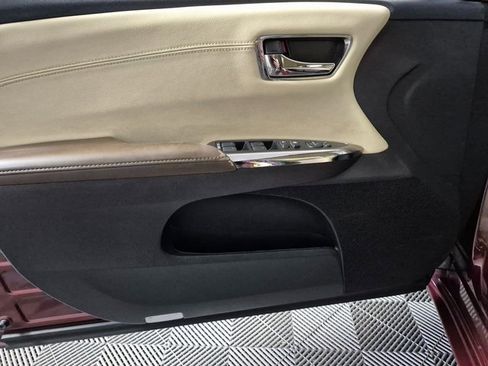 Used 2015 Toyota Avalon XLE image 13