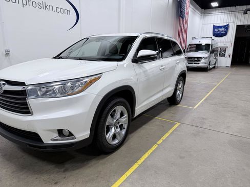 Used 2016 Toyota Highlander Limited FWD image 19