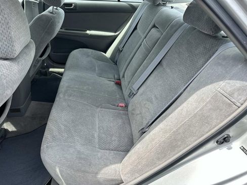 Used 2004 Toyota Camry LE image 11