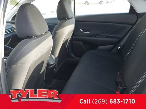 Used 2022 Hyundai Elantra SEL FWD image 34