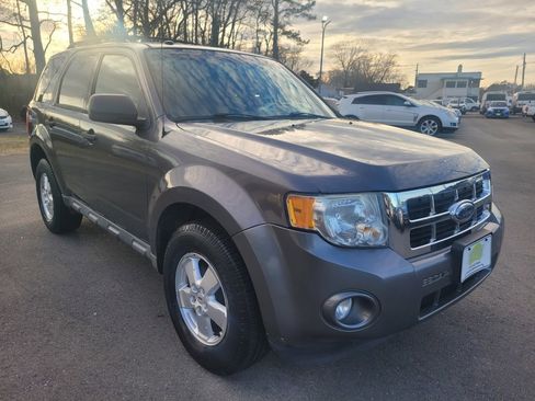Used 2010 Ford Escape XLT image 3