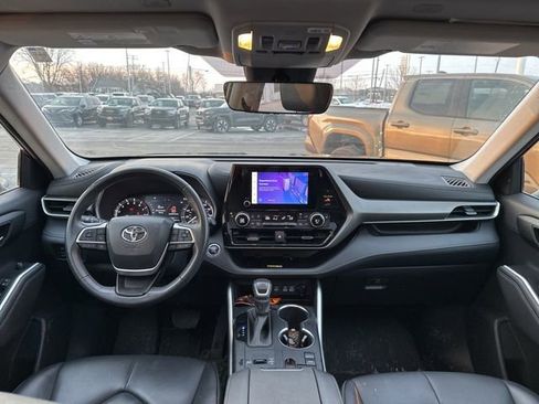 Certified 2023 Toyota Highlander XLE image 11