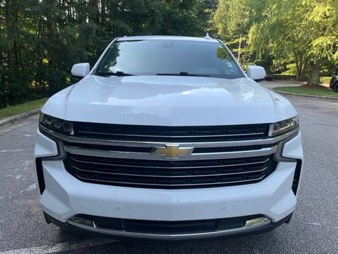 Used 2022 Chevrolet Suburban LT w/ Luxury Package AWD/4WD image 3