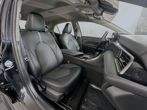Used 2023 Toyota Camry SE image 28
