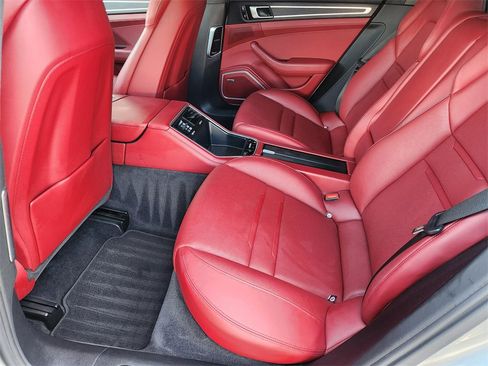 Used 2020 Porsche Panamera GTS image 30