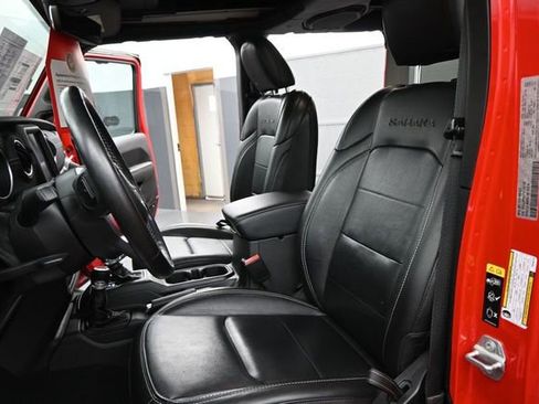 Used 2023 Jeep Wrangler Unlimited Sahara w/ Cold Weather Group AWD/4WD image 11