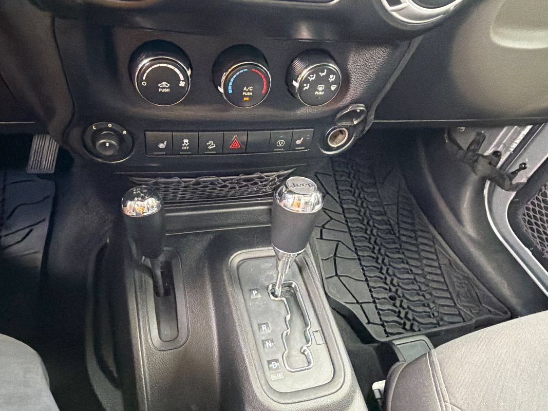 Used 2013 Jeep Wrangler Rubicon w/ PWR Convenience Group AWD/4WD image 18