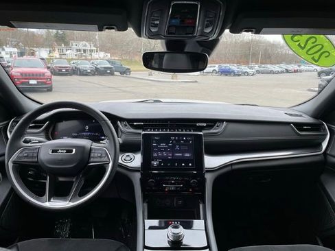 Used 2023 Jeep Grand Cherokee Altitude image 14