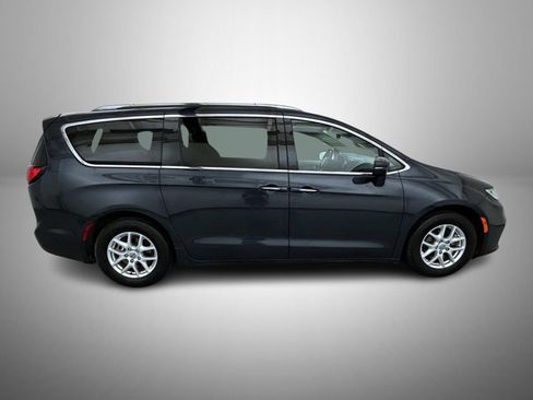 Used 2021 Chrysler Pacifica Touring-L FWD image 4