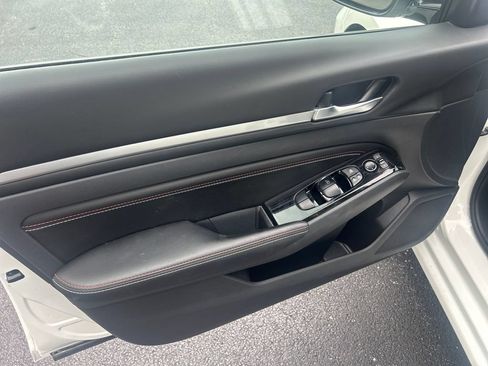 Used 2023 Nissan Altima 2.5 SR w/ SR Premium Package FWD image 12