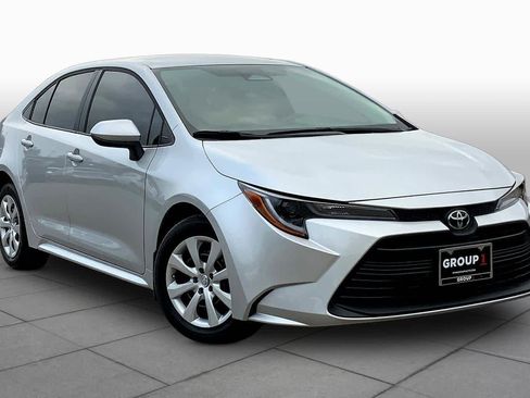 Used 2026 Toyota Corolla LE image 3