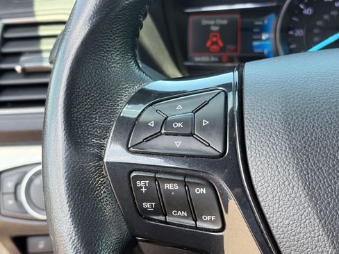 Used 2018 Ford Explorer XLT w/ Equipment Group 202A FWD image 11