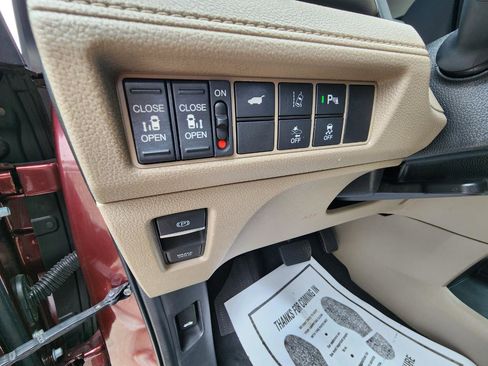 Used 2018 Honda Odyssey Touring image 10