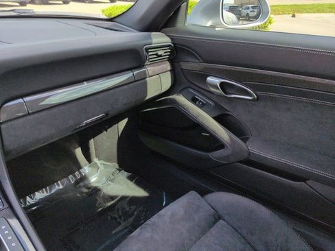 Used 2018 Porsche 911 Targa 4 GTS image 15