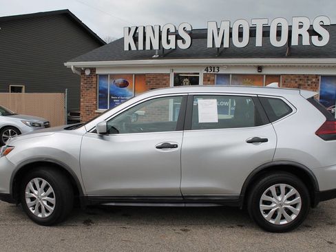 Used 2018 Nissan Rogue S image 2