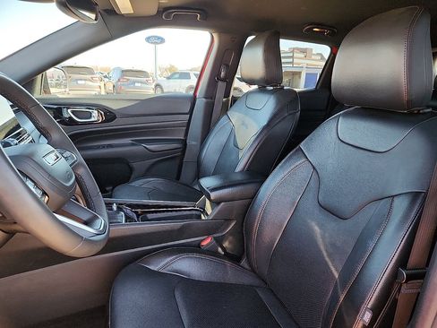 Used 2023 Jeep Compass Limited image 7