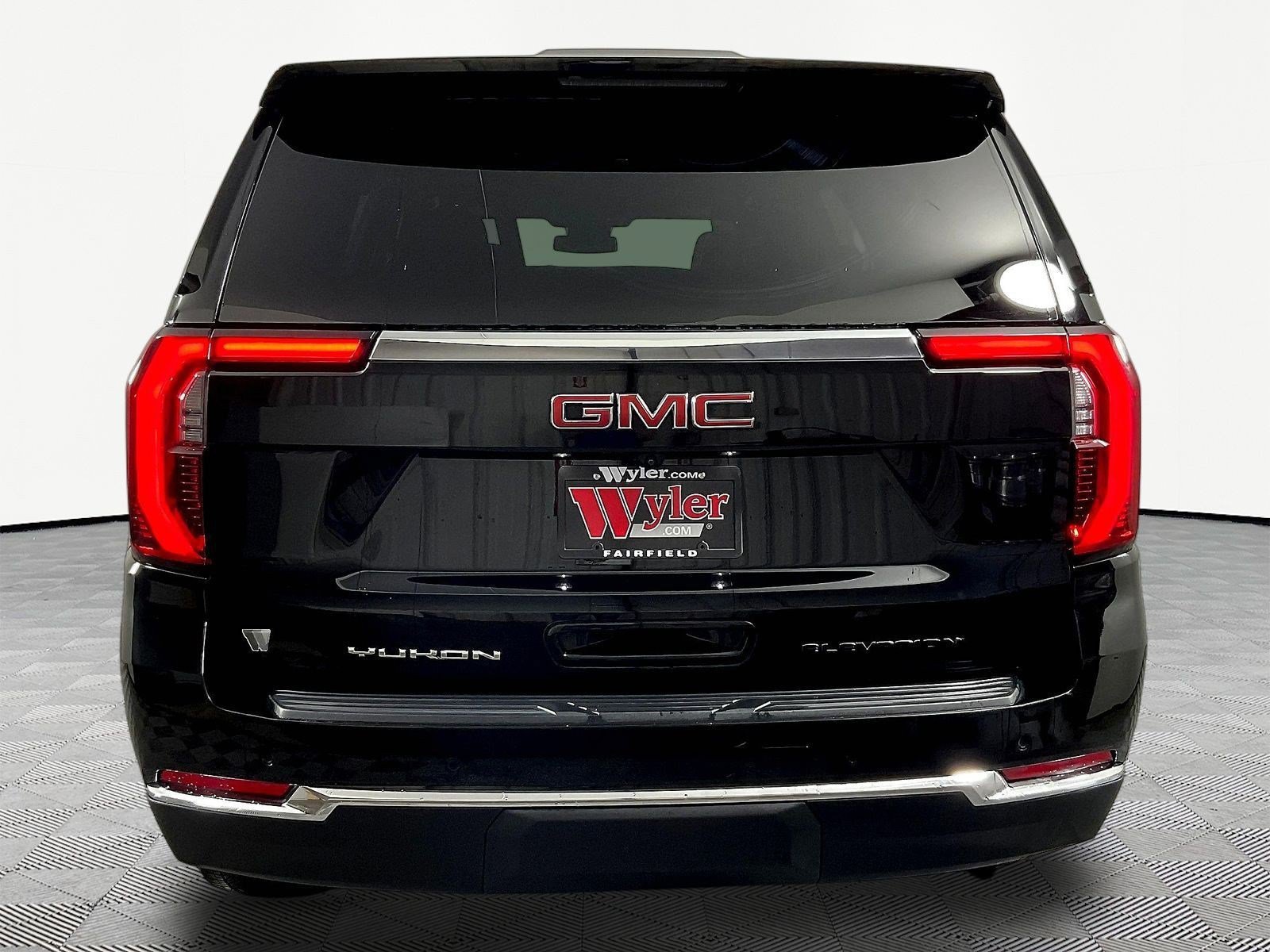 Used 2025 GMC Yukon Elevation AWD/4WD image 5