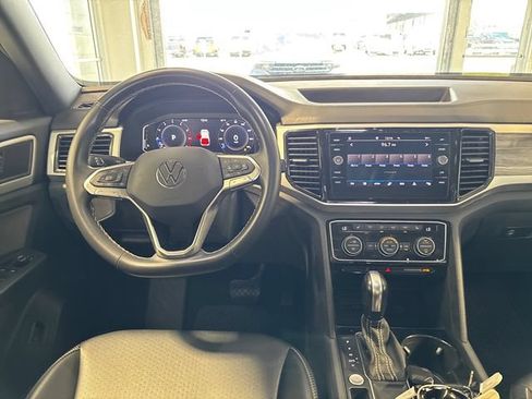 Used 2022 Volkswagen Atlas Cross Sport SE FWD image 16