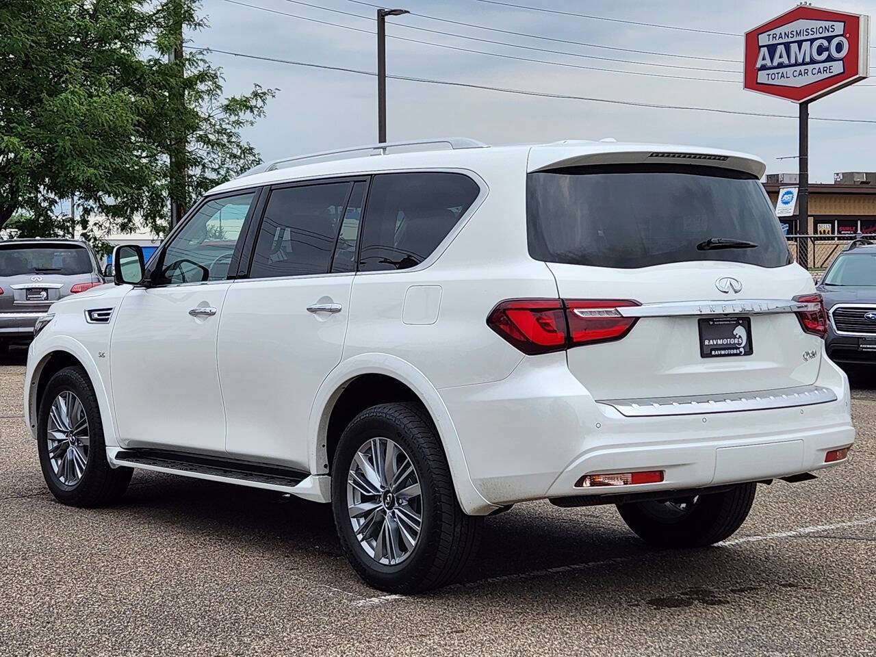 Used 2019 INFINITI QX80 Luxe w/ All-Season Package AWD/4WD image 8