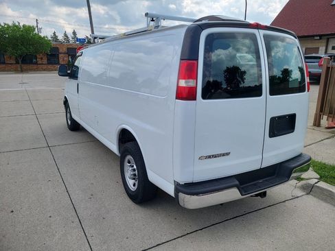 Used 2018 Chevrolet Express 2500 Extended image 18
