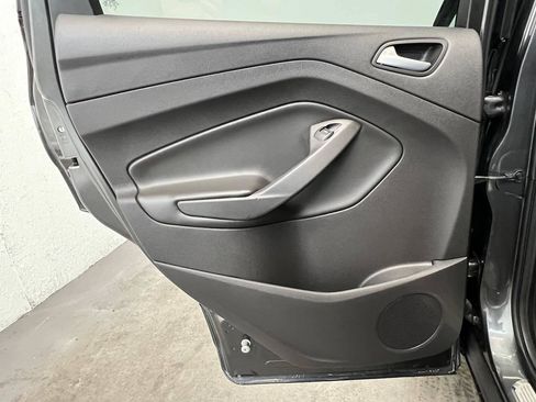 Used 2018 Ford Escape SE image 9