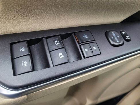 Used 2017 Toyota Camry XLE image 27