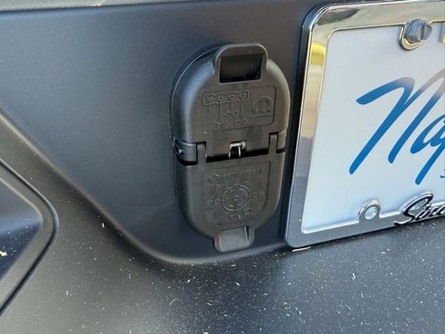 New 2025 Jeep Gladiator Mojave w/ Convenience Group image 10