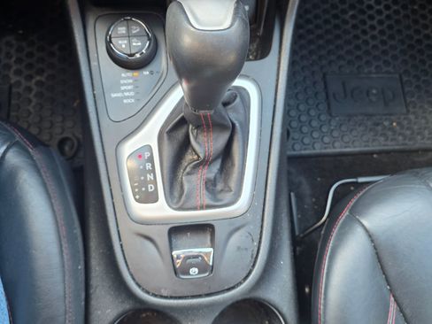 Used 2015 Jeep Cherokee Trailhawk w/ Comfort/Convenience Group image 11