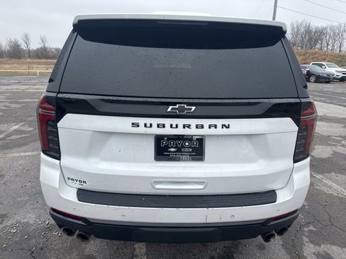 Used 2025 Chevrolet Suburban Z71 image 3