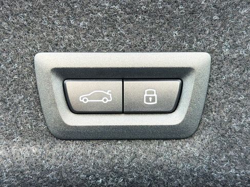 New 2026 BMW 330i Sedan w/ M Sport Package image 12