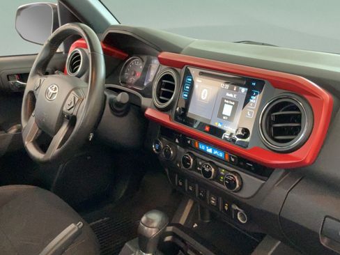 Used 2016 Toyota Tacoma TRD Sport AWD/4WD image 30