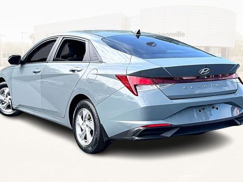 Used 2023 Hyundai Elantra SE w/ Preferred Accessory Package FWD image 4