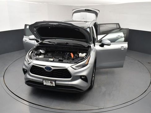 Used 2024 Toyota Highlander XLE image 26