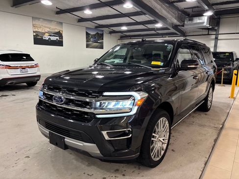 Used 2024 Ford Expedition Max Limited AWD/4WD image 2